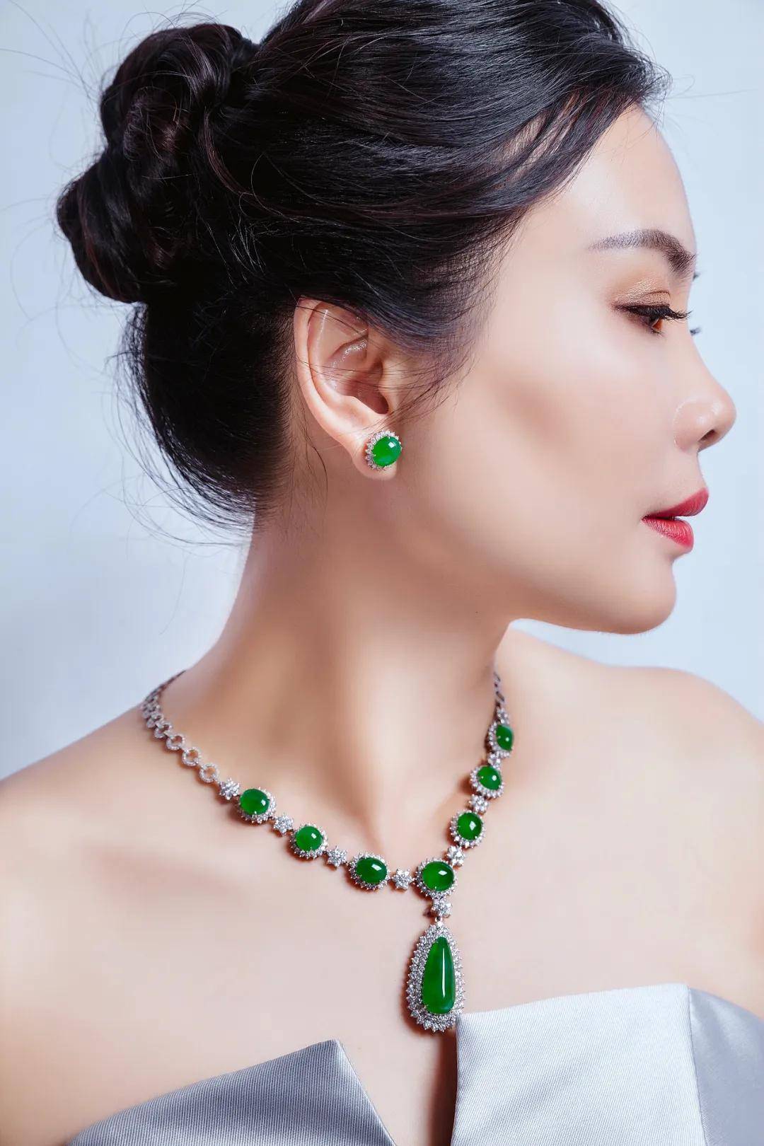 翡翠|裸石 or 镶嵌谁才是你的最爱？别着急，看完再下结论~