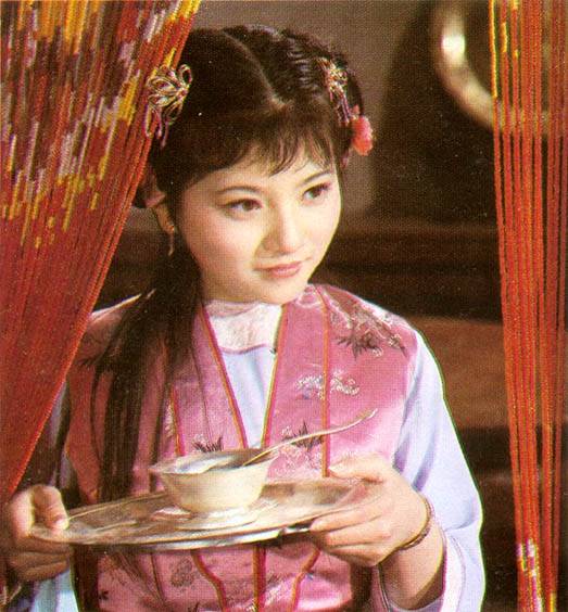 观点评论|自己不肯借衣服，为何甩锅林黛玉？本该是心腹却更像路人