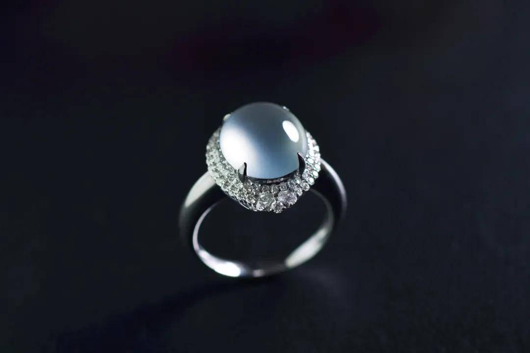 翡翠|裸石 or 镶嵌谁才是你的最爱？别着急，看完再下结论~