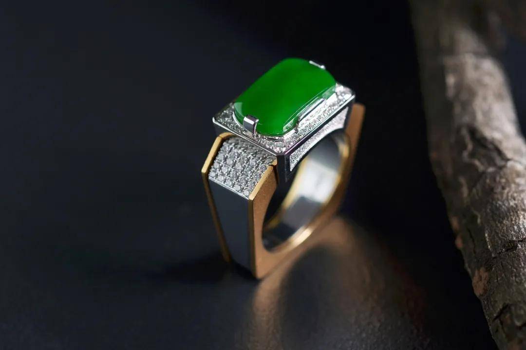 翡翠|裸石 or 镶嵌谁才是你的最爱？别着急，看完再下结论~