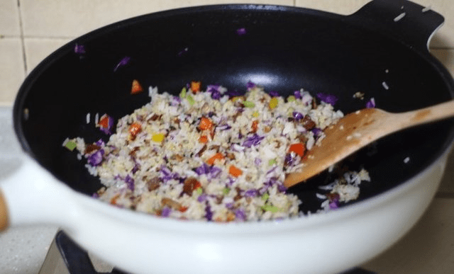 米饭怎么炒好 210b06070d214125b6dfb1a2c7bffe2a.png