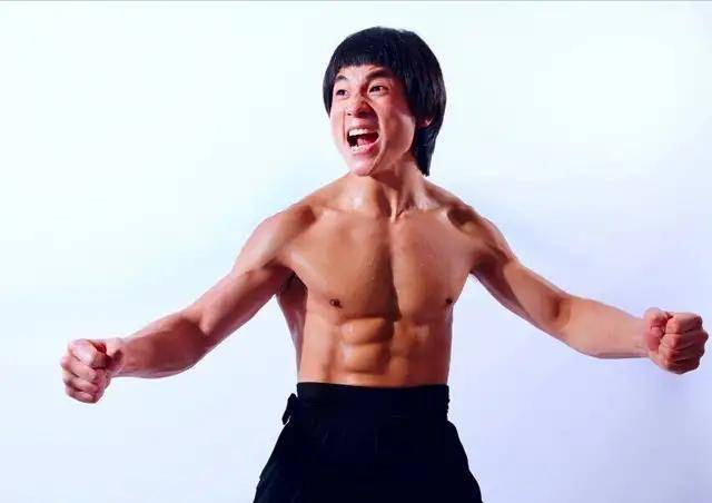 李小龙|现代李小龙正式警告鹿晗:必须好好对待关晓彤,不然收拾你