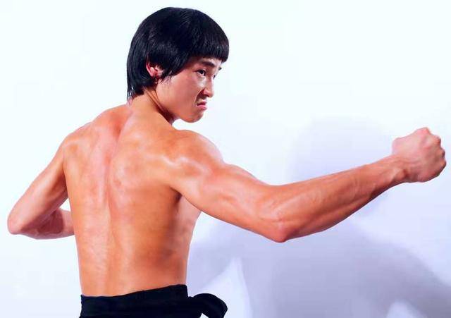 李小龙|现代李小龙正式警告鹿晗:必须好好对待关晓彤,不然收拾你
