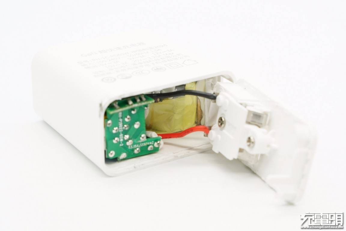 测评盘点|拆解报告：ROCK洛克65W USB PD氮化镓快充充电器