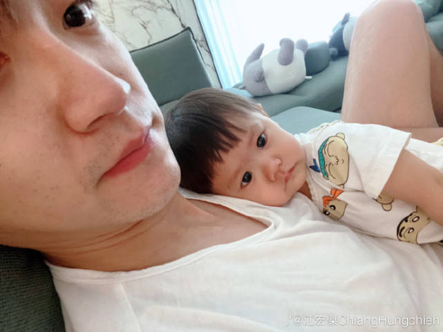 福原爱晒四代同框照,江宏杰带俩孩子,姐姐像