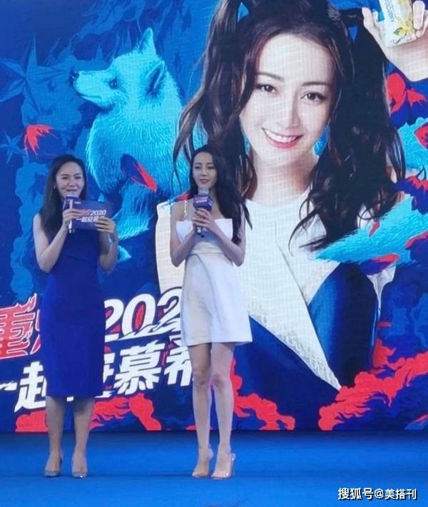 短裙|迪丽热巴罕见穿短裙，抹胸吊带小短裙身材更火辣了，生图不见衰老