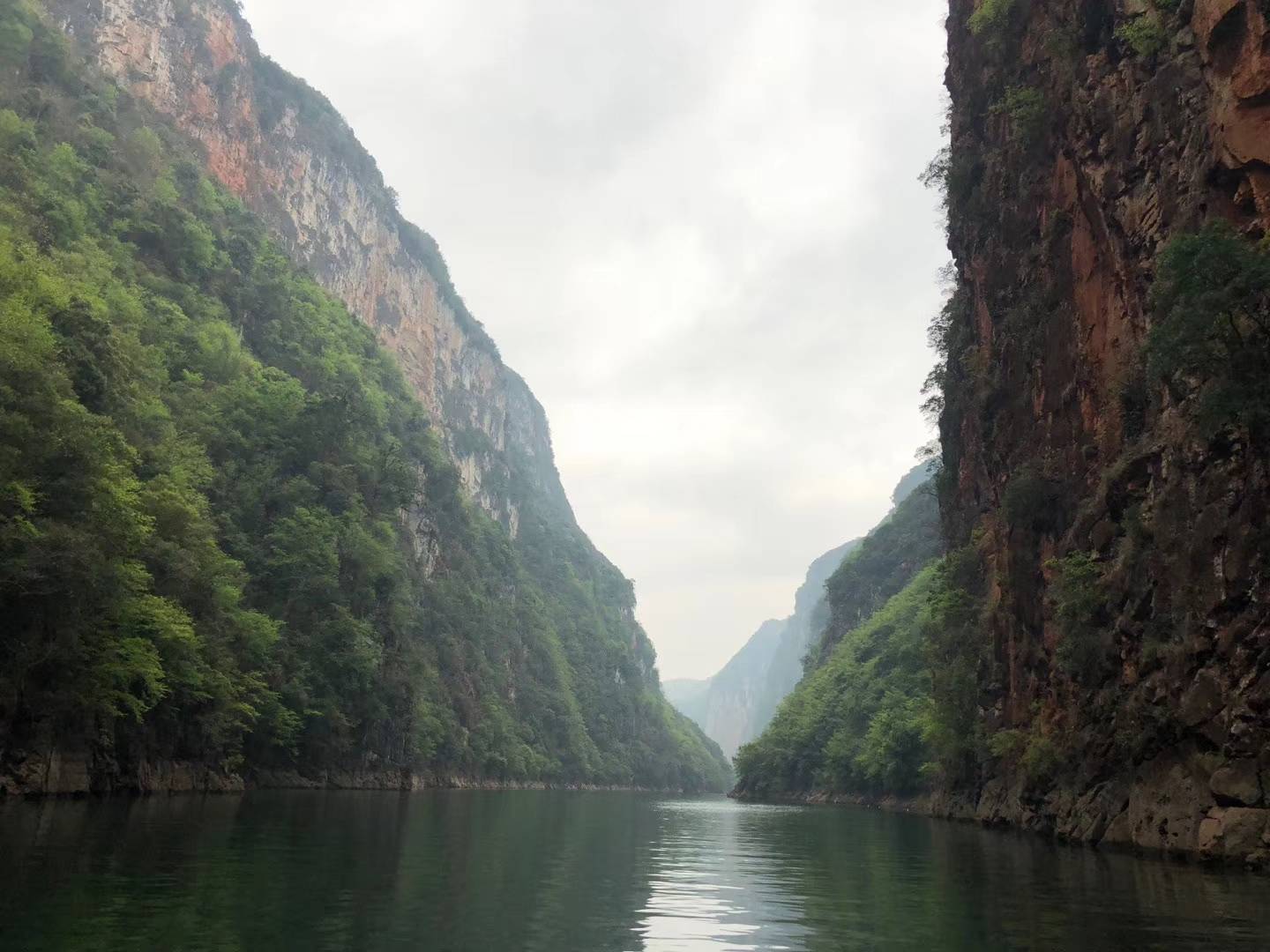 原创中国最美丽的瀑布，就藏在云南罗平，还入选了《国家地理》杂志！