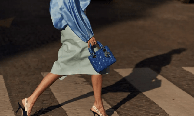 包袋|同样3万的预算，你是会买LV Dauphine还是Dior 30 Montaigne呢？