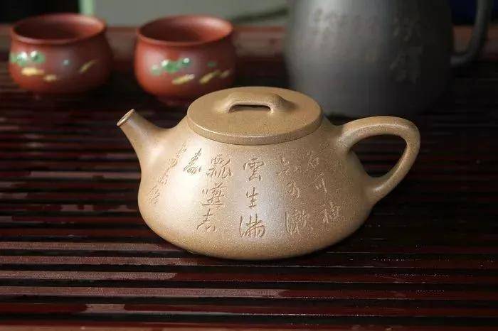 怎么养紫砂壶才是正确的 5a2b1444e6f64e73bce1594638655830.jpeg