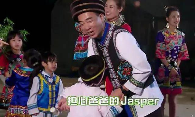火爆陈小春把儿子养成暖男：让孩子感受到爱，是最好的教育
