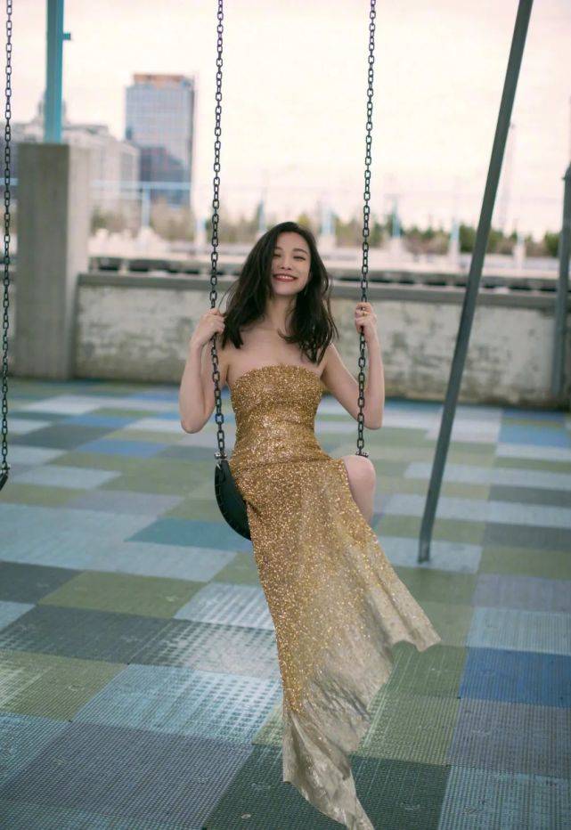 人鱼|倪妮着装变大胆！穿透视装“人鱼裙”秀曼妙身姿，隐约性感太致命