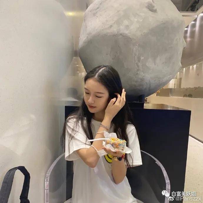 I'am|上海15岁富二代背景神秘不可说，王菲女儿都不敢抢她风头？