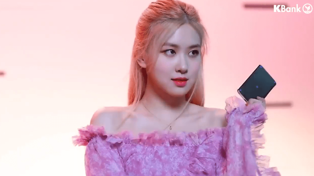 全在线|blackpink泰国广告，四位成员颜值全在线，Lisa侧脸回眸太美了