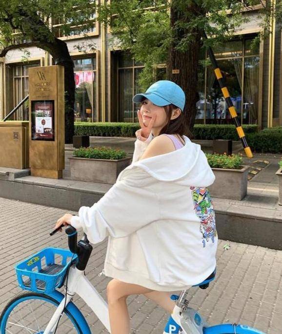 38岁李小璐被打脸？网店疑抄袭名牌却自称原创，