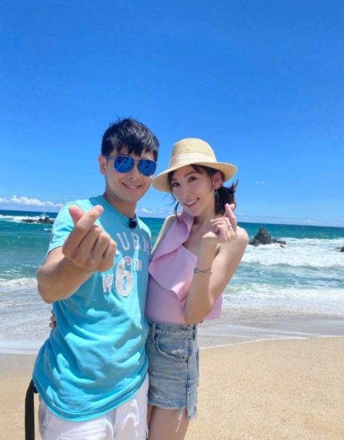 原创林志颖一家五口逛海洋馆,10岁kimi暴风长高略微发福