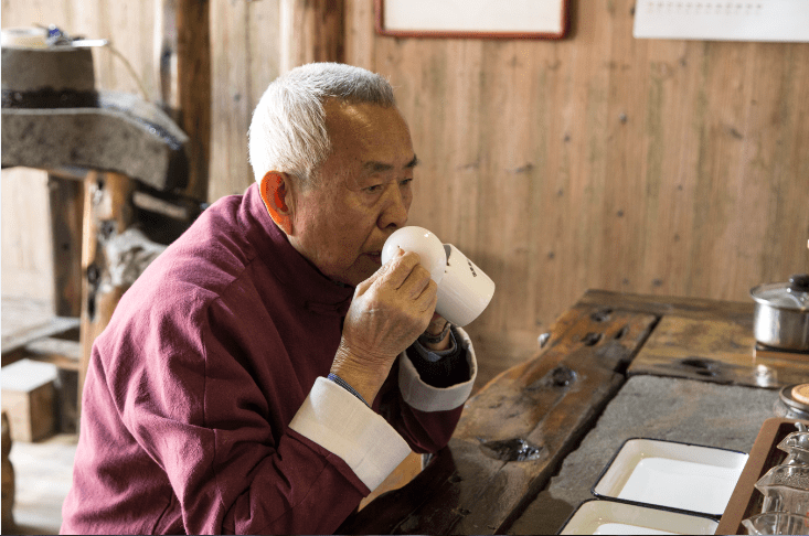 福鼎为84岁高龄"榜样茶人"张时定立传