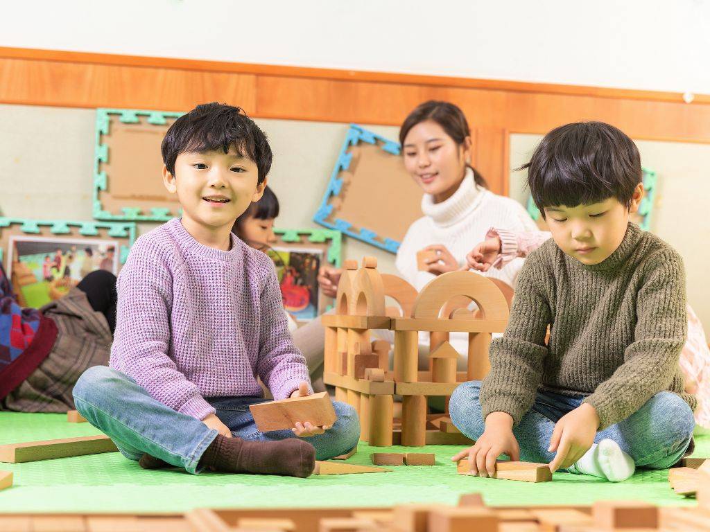 原创孩子幼儿园有这些表现，是个学霸苗子，家长别用这些方法“掐”掉