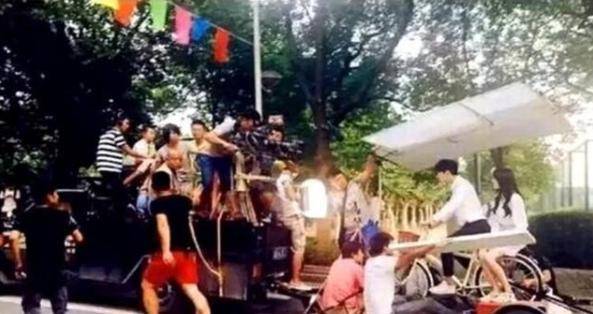 宋威龙树咚谭松韵戏份有上百人围观!尴尬程度