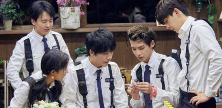 怎么样才能当明星粉丝 f6d510df7c3d4f85a8fdbdc0fca2c18c.jpeg