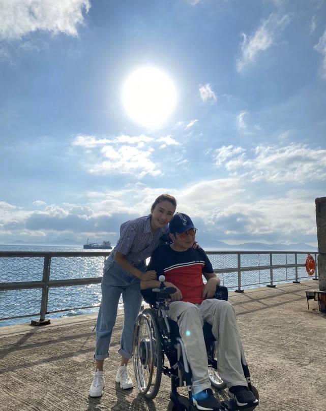 保养|50岁黎姿晒近照,虽退出娱乐圈却保养完美,完全是阔太太的姿态