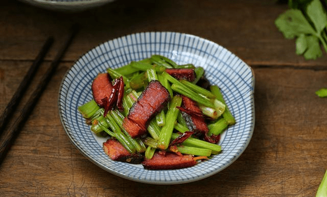 怎么做腊肉炒芹菜 fe46993b16f8446795392762e465c209.png