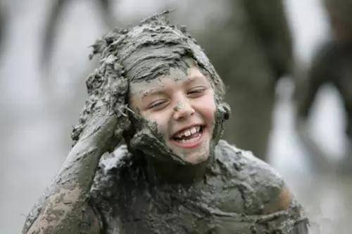 孩子|孩子太干净更容易得白血病？怪不得德国娃都泥里打滚