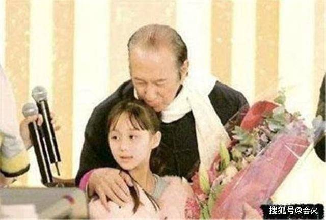 赌王小女儿与姚安娜组名媛女团，架势十足要出