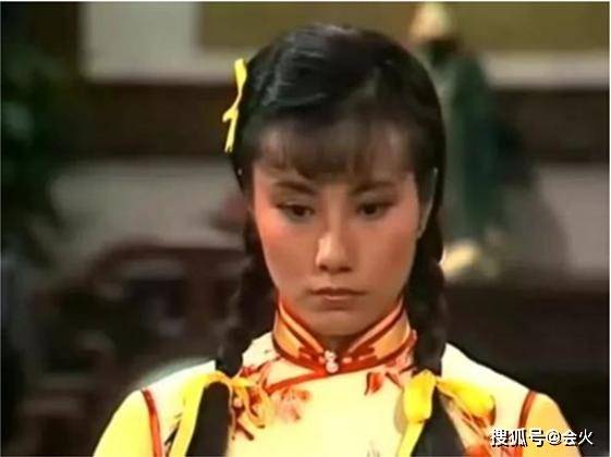 72岁汪明荃晒清纯旧照,一代女神如今尽显老态,40年后风韵全无?