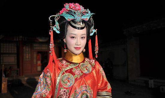 小姐命丫鬟什么意思 "小姐命丫鬟"困局：当精致生活成为新型枷锁