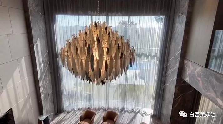 假货|东莞300亿首富千金被扒，卖假货背二手包，连身份都伪造？