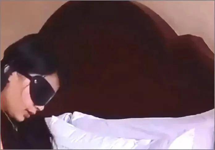 上床泡妞，偷拍赚钱……渣男现形记！