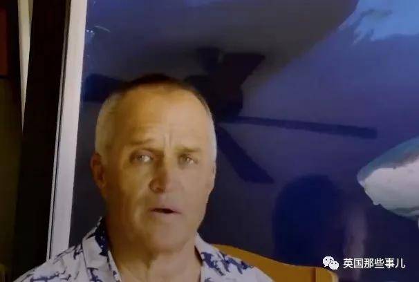 一个小举动,他跟一只野生虎鲨成了20年的好朋友