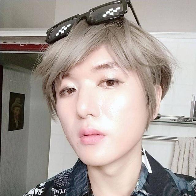质疑|原创网友质疑著名作家是人妖跟一龙关系不一般，一龙：我跟他没关系