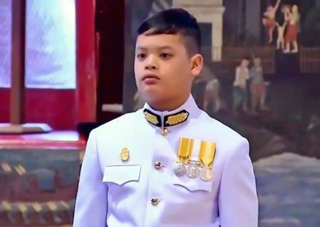 王太后生日之际提帮功王子被获准回国帕公主见到弟弟欣喜若狂