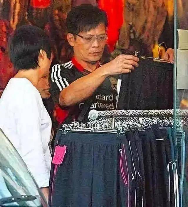 母之痛|原创三十而立的黄芷晴，沉浸失母之痛，被爸爸黄日华爱进骨子里