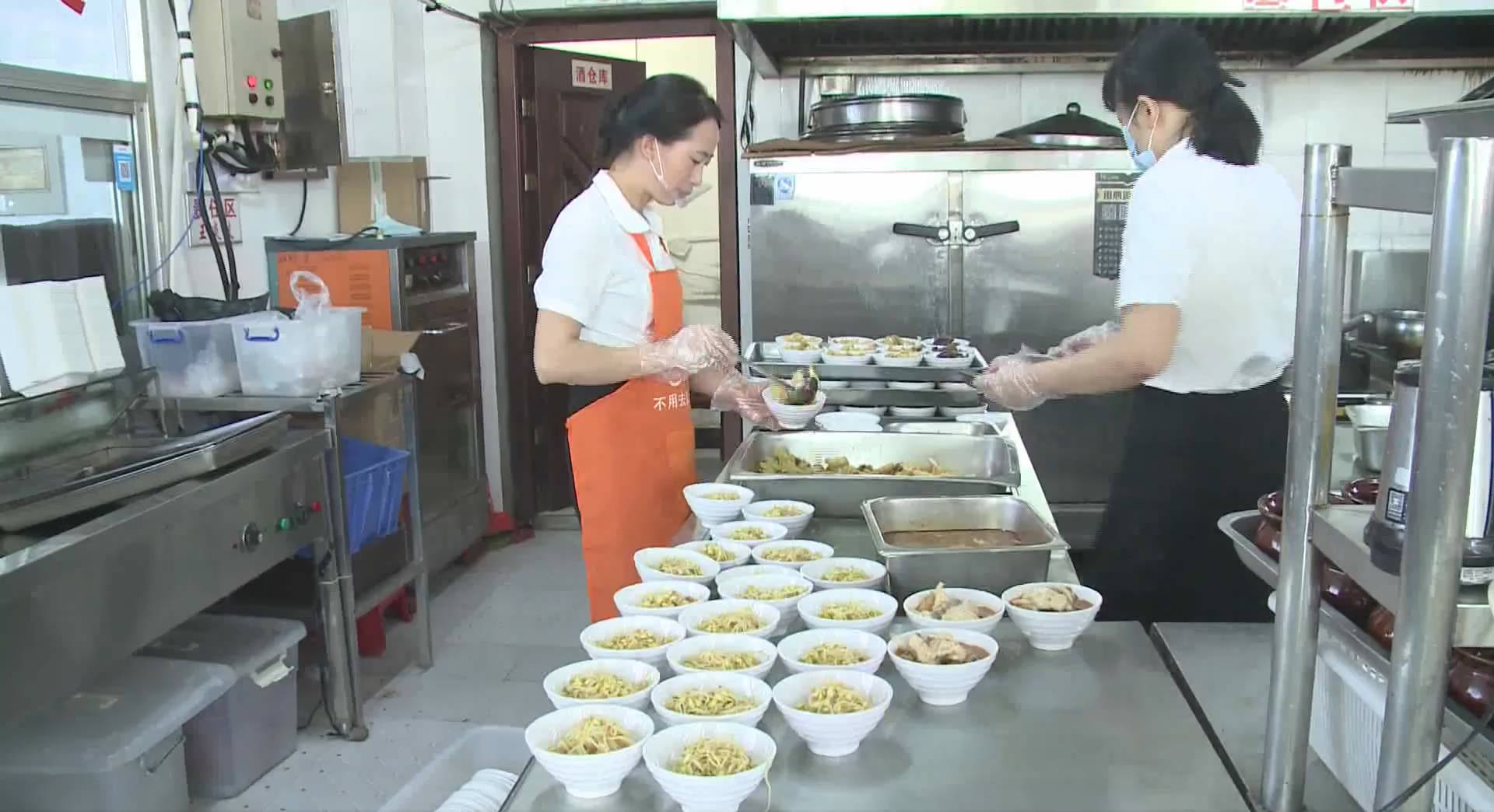 拒绝餐饮浪费,江西理工大学食堂光盘换水果