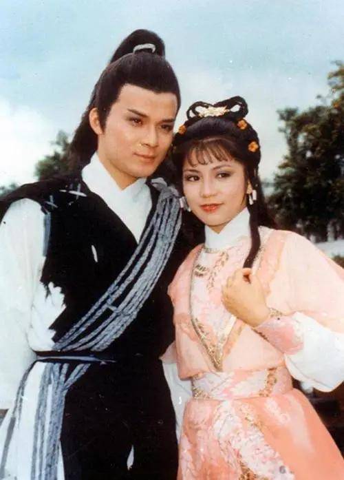 母之痛|原创三十而立的黄芷晴，沉浸失母之痛，被爸爸黄日华爱进骨子里