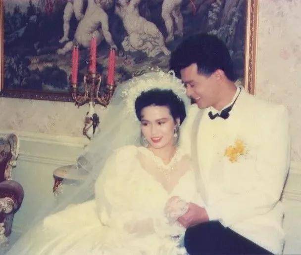 母之痛|原创三十而立的黄芷晴，沉浸失母之痛，被爸爸黄日华爱进骨子里