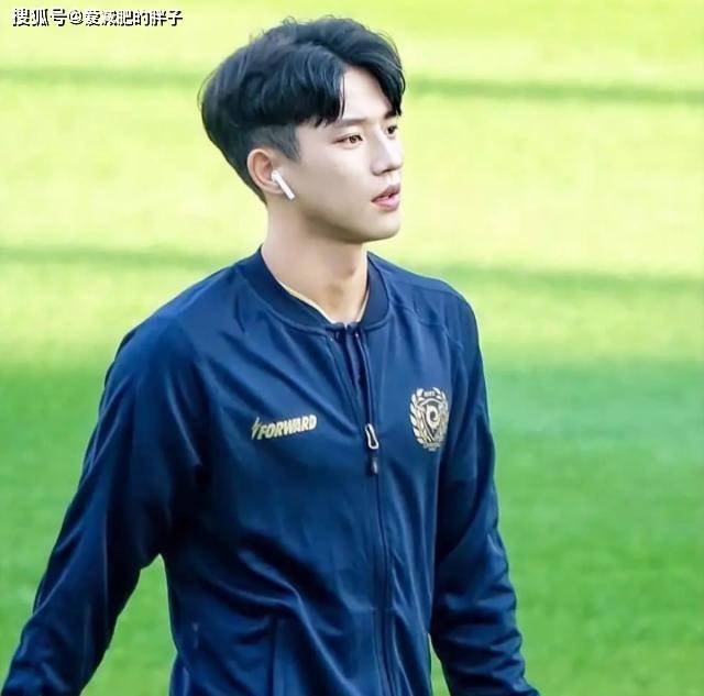 【IM电竞】
97年韩国足球运发动 靠颜值在中国走红 像极了韩剧男主角(图6) 【IM电竞】
97年韩国足球运发动 靠颜值在中国走红 像极了韩剧男主角(图6)