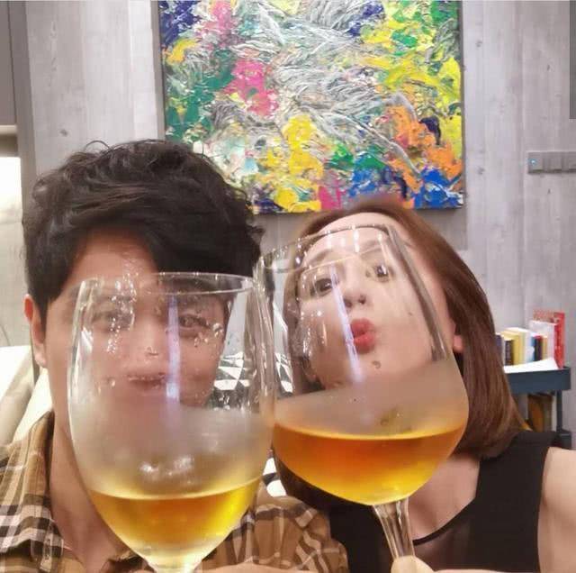 互动|原创艾伦晒新作小情侣再互动，陈乔恩盛赞其才华，不忘自称缪斯女神