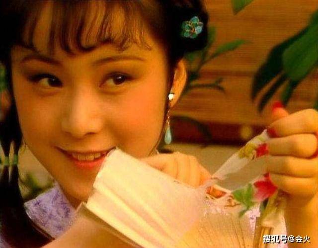 争议|原创《正大综艺》主持王雪纯罕露面,24岁进央视被嘲关系户全靠父母?