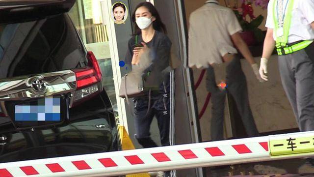 王子文疑带儿子现身机场二人互动有爱，孩子生
