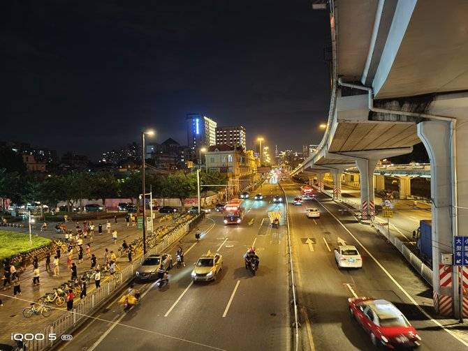 手机|iQOO 5详细评测：超快闪充加持的真性能旗舰