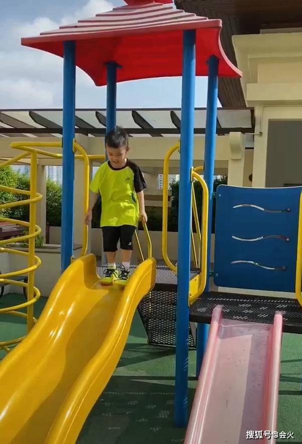 身手|原创李宗伟儿子罕曝光！7岁上球场身手矫健球技过人，大将风范十足