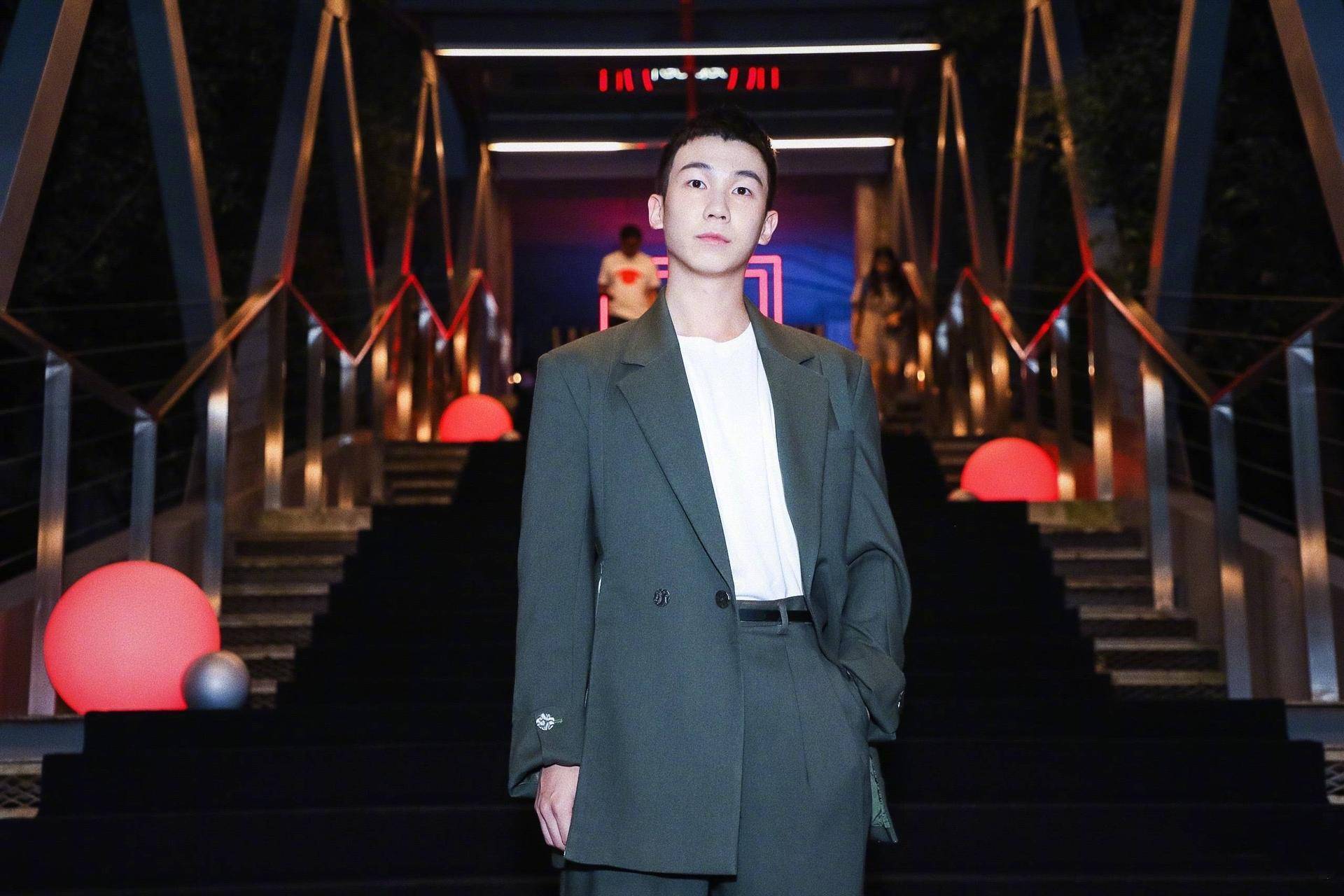宁桓宇做爸爸啦！同届快乐男声华晨宇发展最好