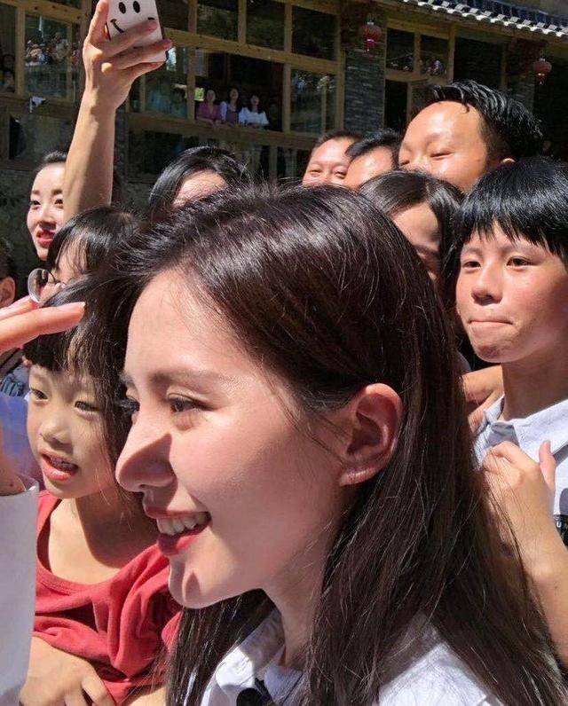 女神|刘诗诗近照曝光,肌肤细嫩一点皱纹没有,果然是冻龄女神!