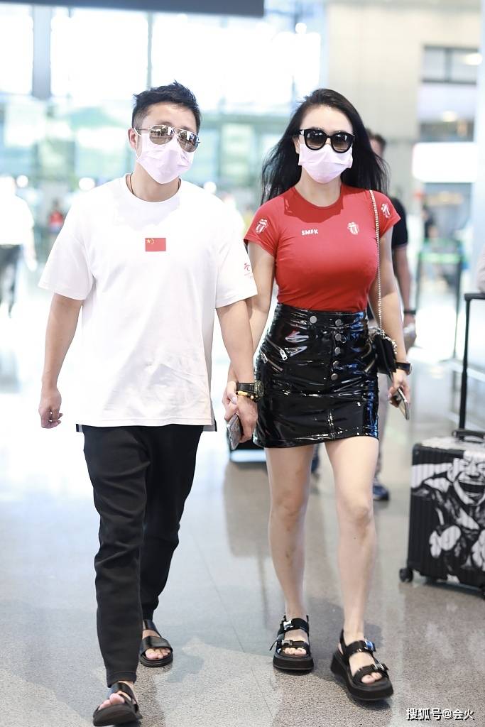冉莹颖与邹市明夫妻俩感情如胶似漆,令人艳羡.