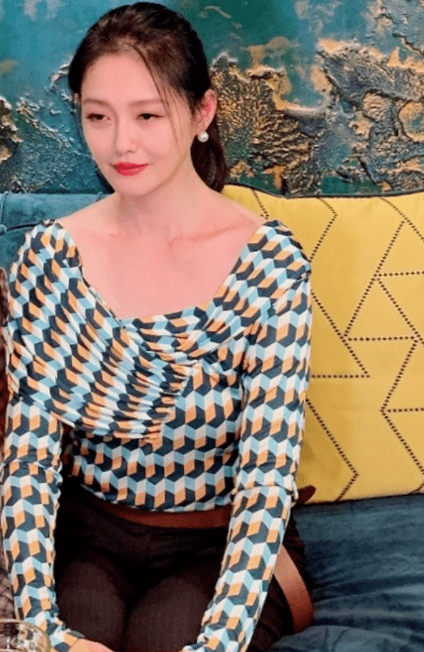 形象|有种“牺牲”叫大S生二胎，脸部僵硬浮肿明显，高龄产妇缺点不言而喻