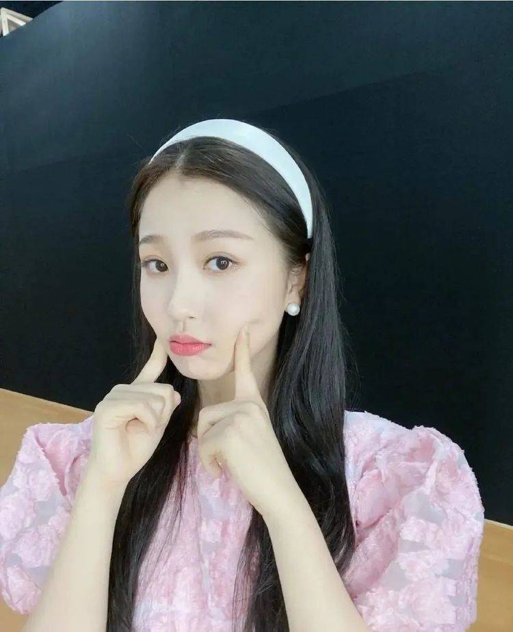 拜虞书|拜虞书欣所赐,这4款复古发饰全火了,戚薇郑爽戴上后嫩回18岁