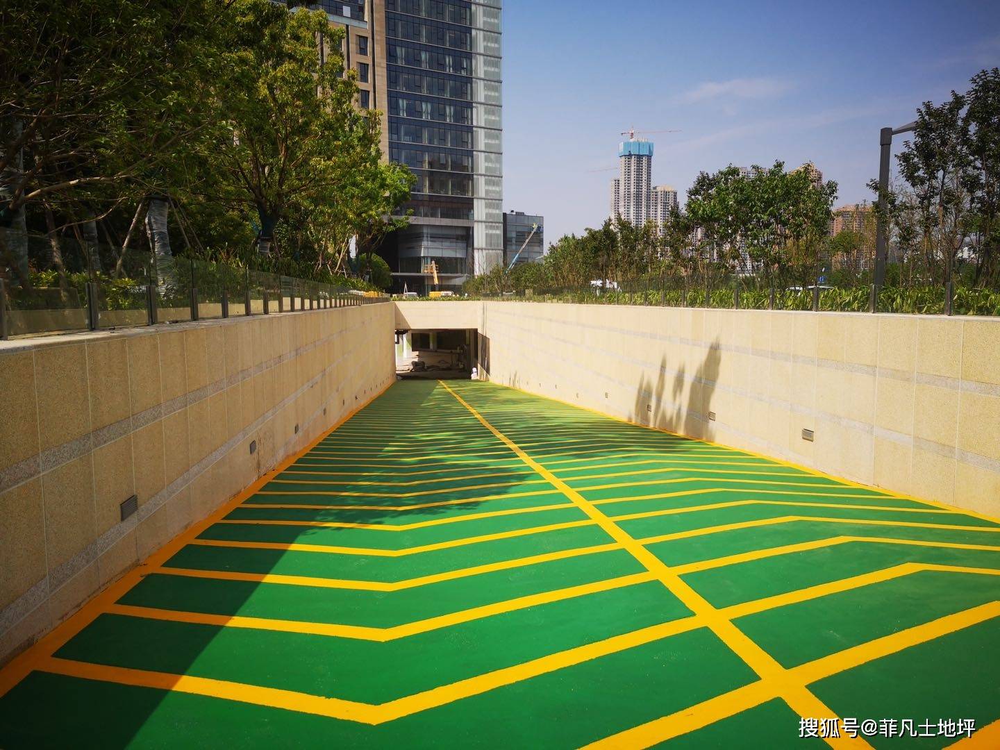 武汉市某医院地下车库地坪工程和止滑坡道项目已顺利完工